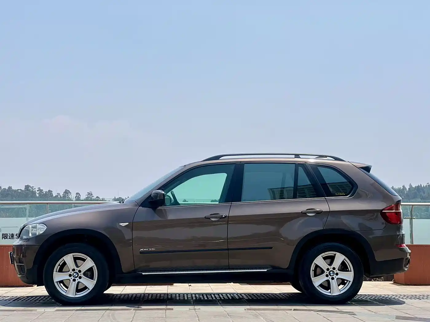 BMW X5 (Import) 2011 xDrive35i Leading Edition фото 13