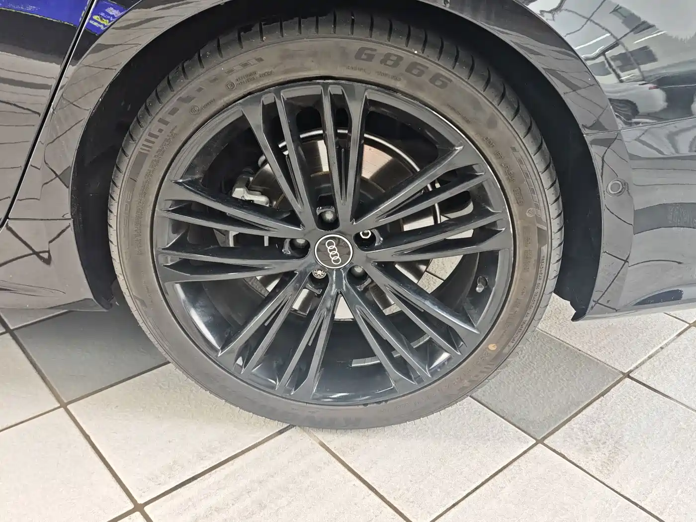 Фото 8 - Audi A7L