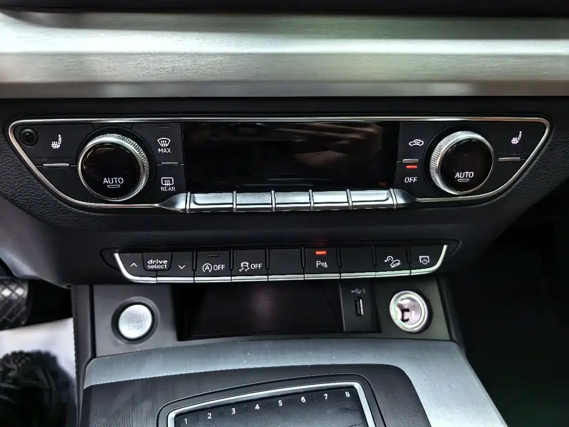 Audi Q5L 2020 Facelift 40 TFSI Honor Fashion фото 15