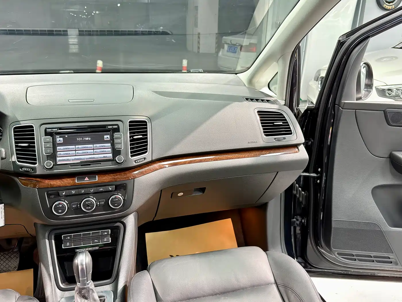 Volkswagen Sharan 2014 2.0TSI Comfort фото 14
