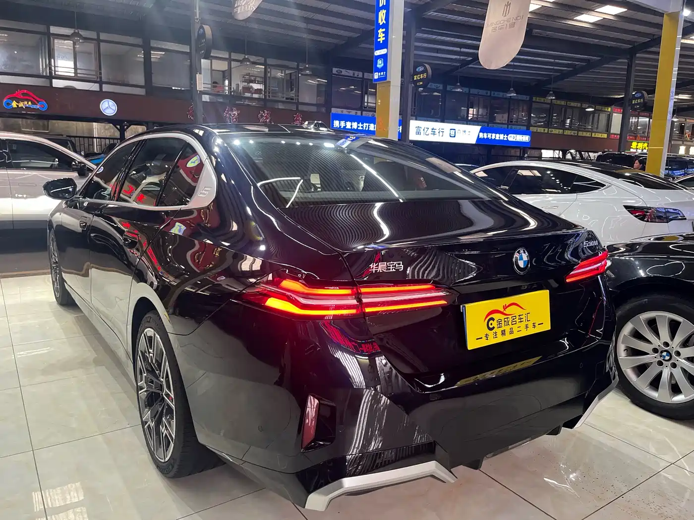 BMW 5 Series 2025 530Li Premium M Sport Package фото 29
