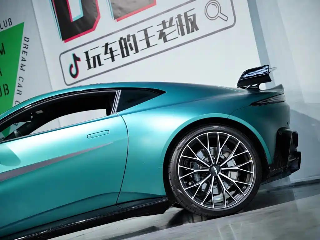 Фото 7 - Aston Martin Vantage