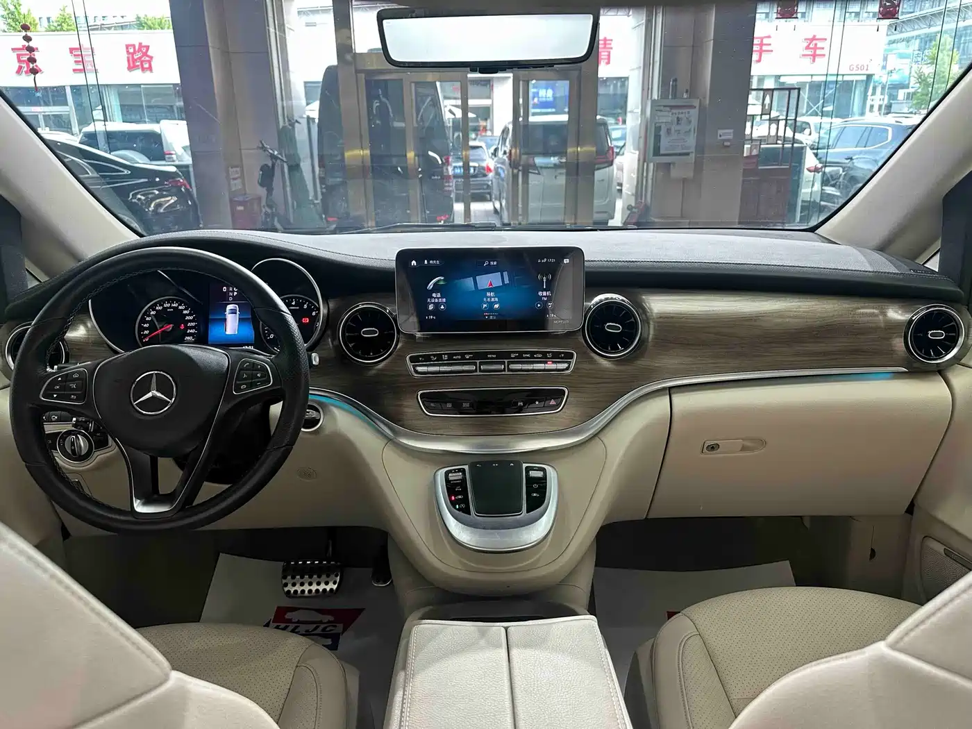 Mercedes-Benz V-Class 2021 V 260 L Long Wheelbase Luxury Edition фото 7