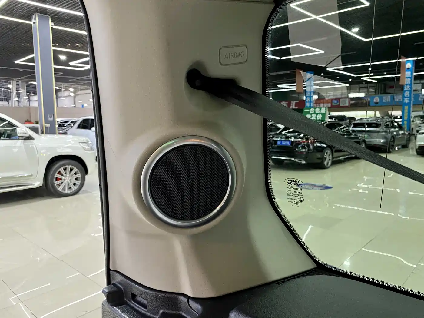 Land Rover Discovery 2014 3.0 SC V6 HSE фото 20