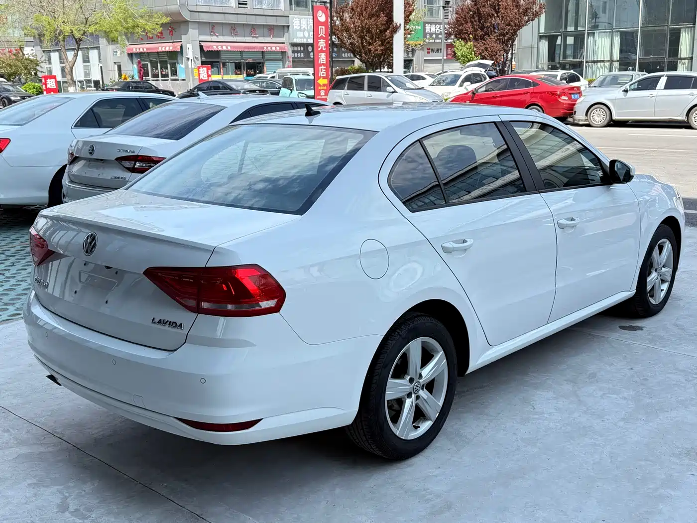 Volkswagen Lavida 2018 Classic 1.5L Automatic Trend China VI фото 5