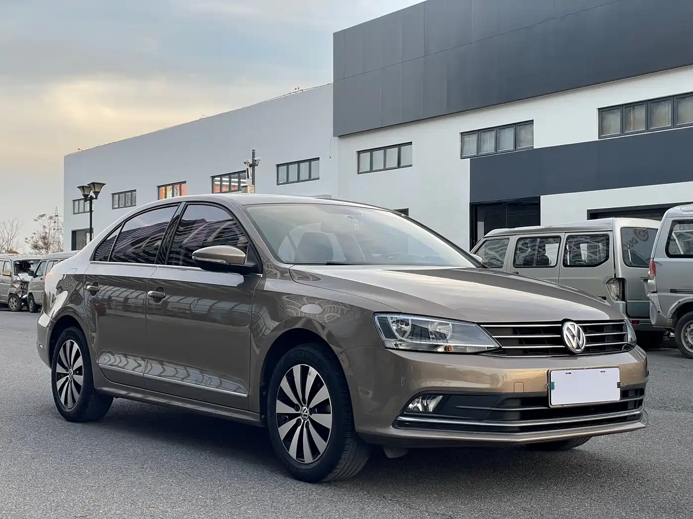 Volkswagen Sagitar 2017 1.6L Automatic Comfort фото 3