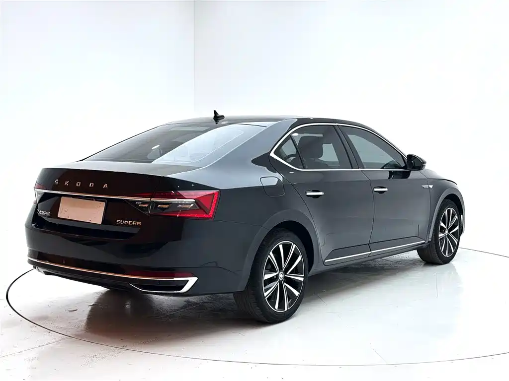 Škoda Superb 2023 TSI280 DSG Premium Edition фото 6