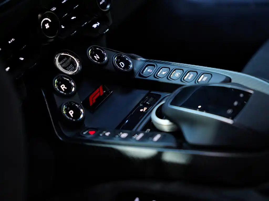 Фото 21 - Aston Martin Vantage