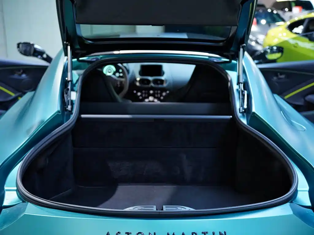 Фото 23 - Aston Martin Vantage