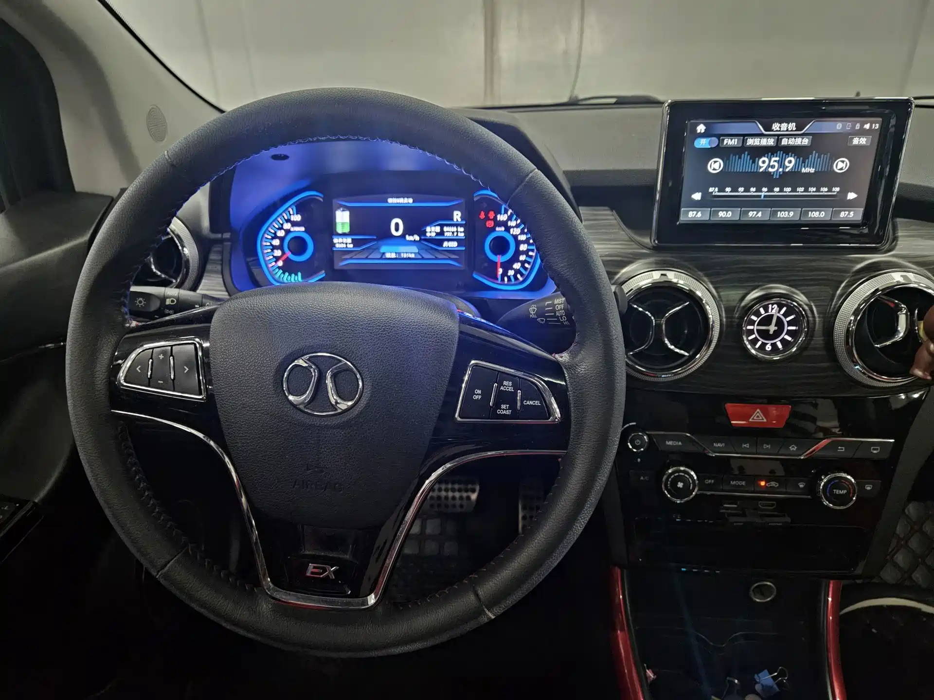 Фото 11 - BAIC New Energy EX