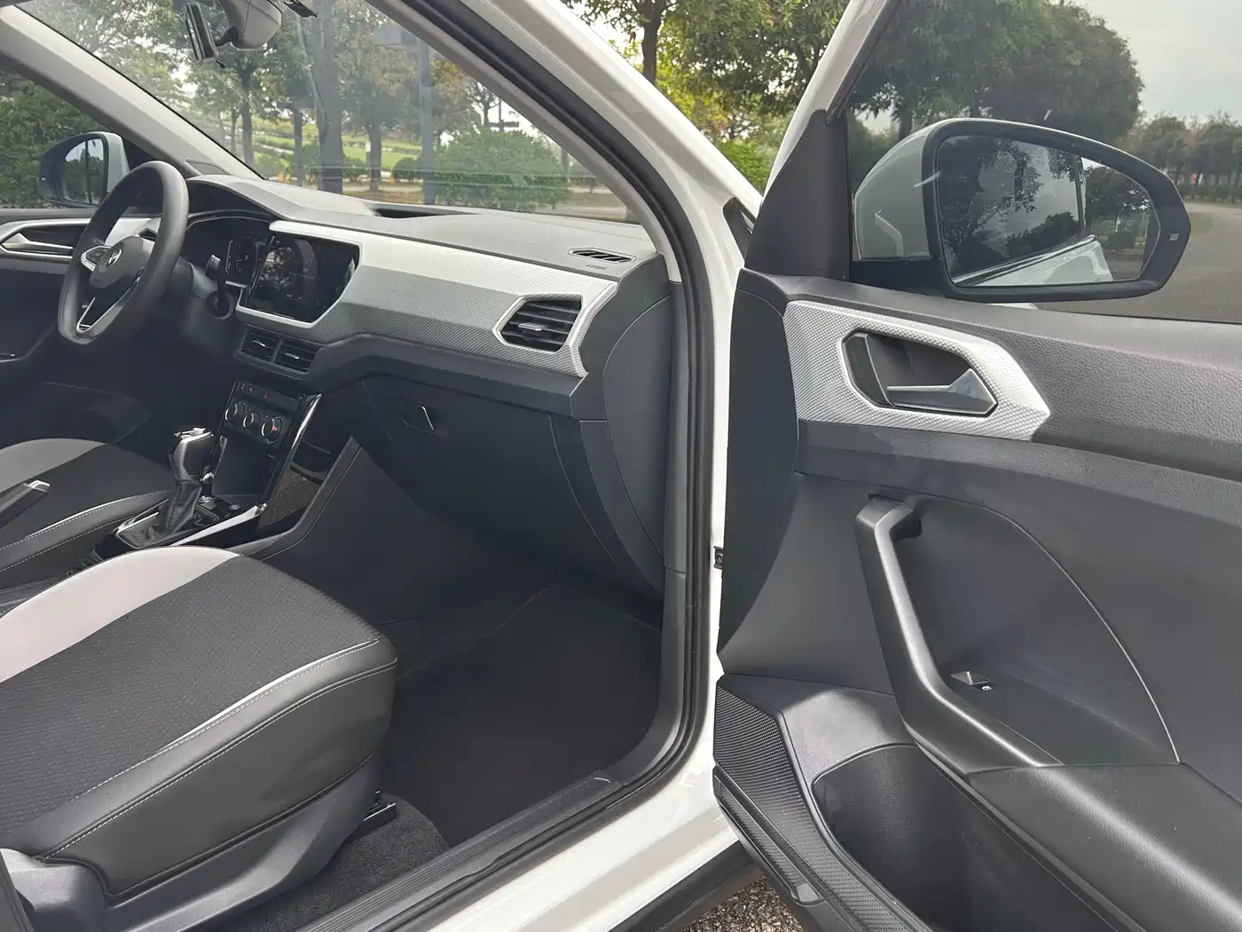 VOLKSWAGEN EXPLORING THE SHADOW