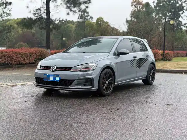 VOLKSWAGEN GOLF GTI