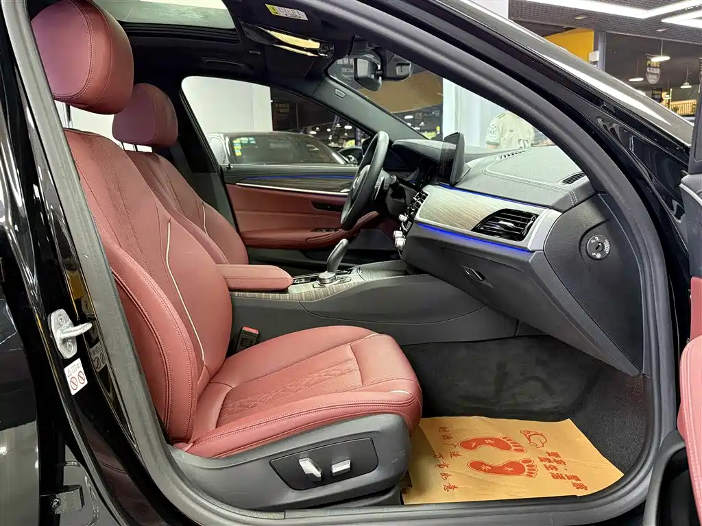 BMW 5 Series 2022 530Li Leading M Sport Package фото 10