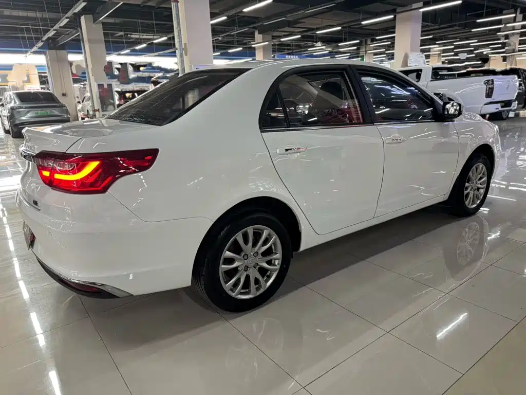 Фото 9 - Geely Vision