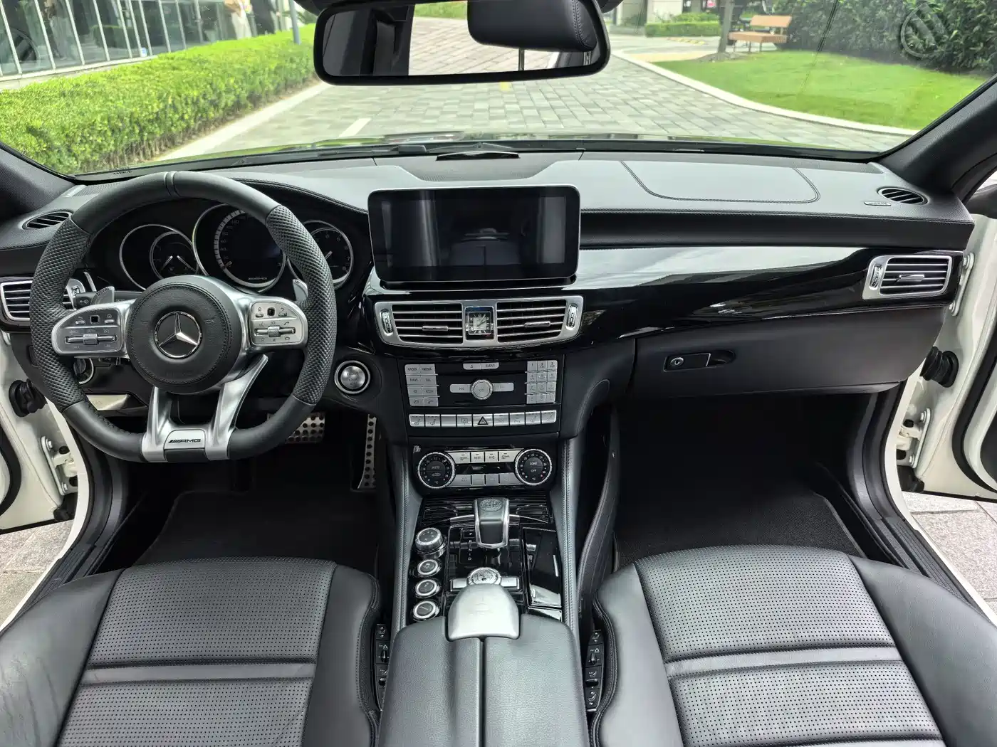Mercedes-Benz CLS AMG 2015 AMG CLS 63 4MATIC фото 29
