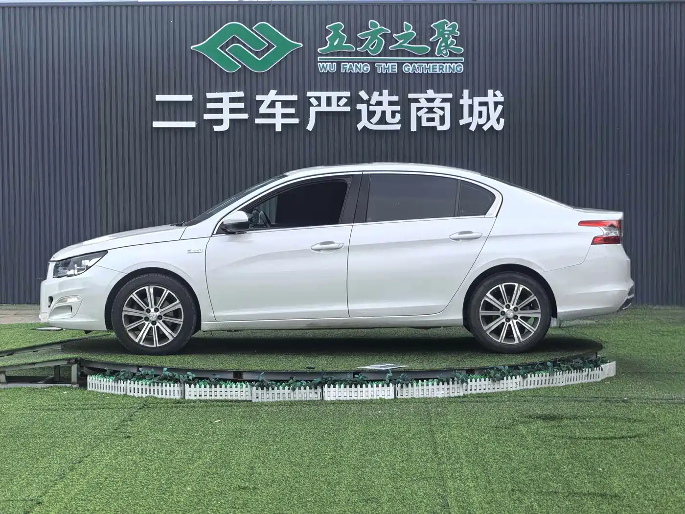 Peugeot 408 2016 1.6T Automatic Luxury Edition фото 18