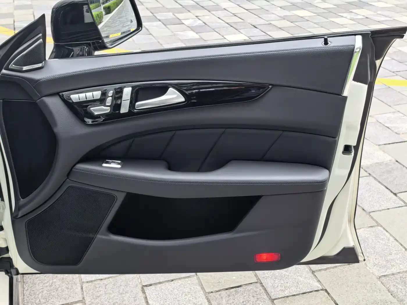 Mercedes-Benz CLS AMG 2015 AMG CLS 63 4MATIC фото 32