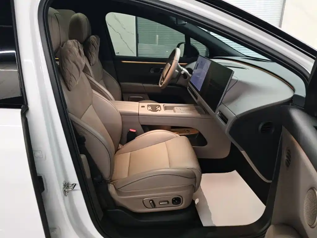 Li Auto i6 2026 2025 4WD Base Model