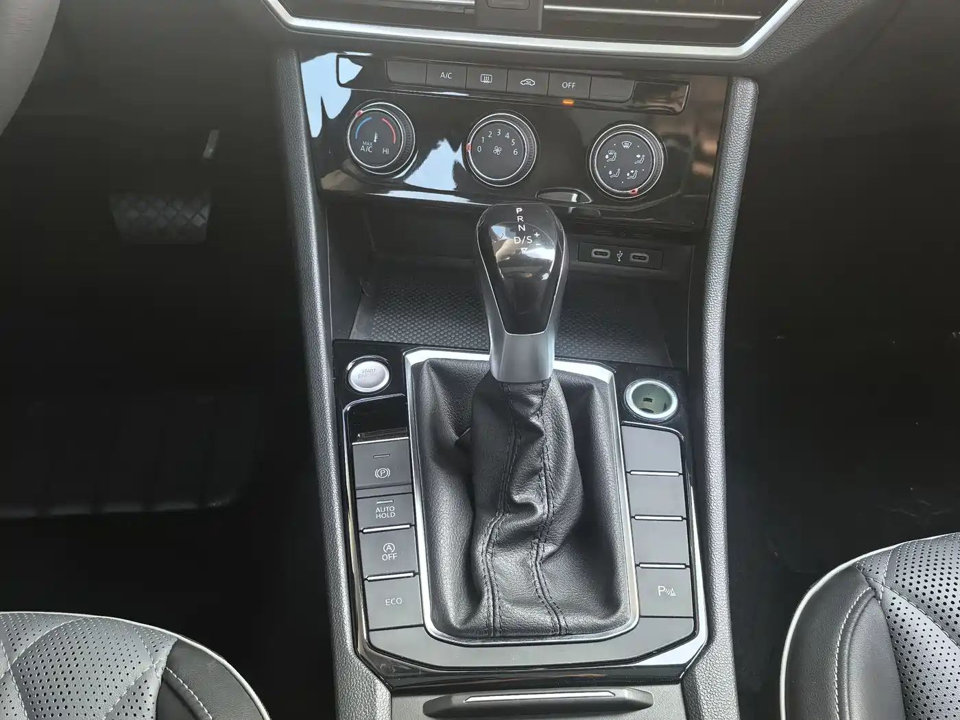 Volkswagen Sagitar 2023 300TSI DSG Surpassing Edition фото 8