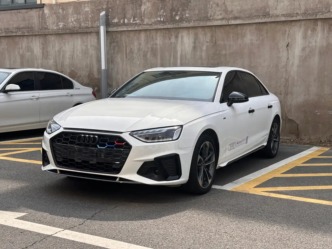 Audi A4L 2023 40 TFSI Luxury Sport