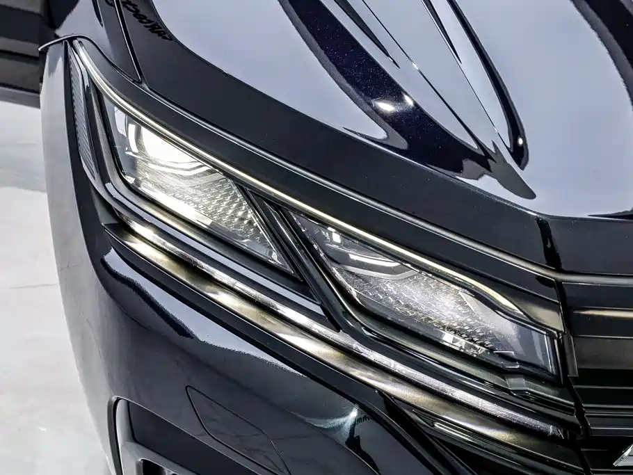 Фото 34 - Volkswagen Touareg
