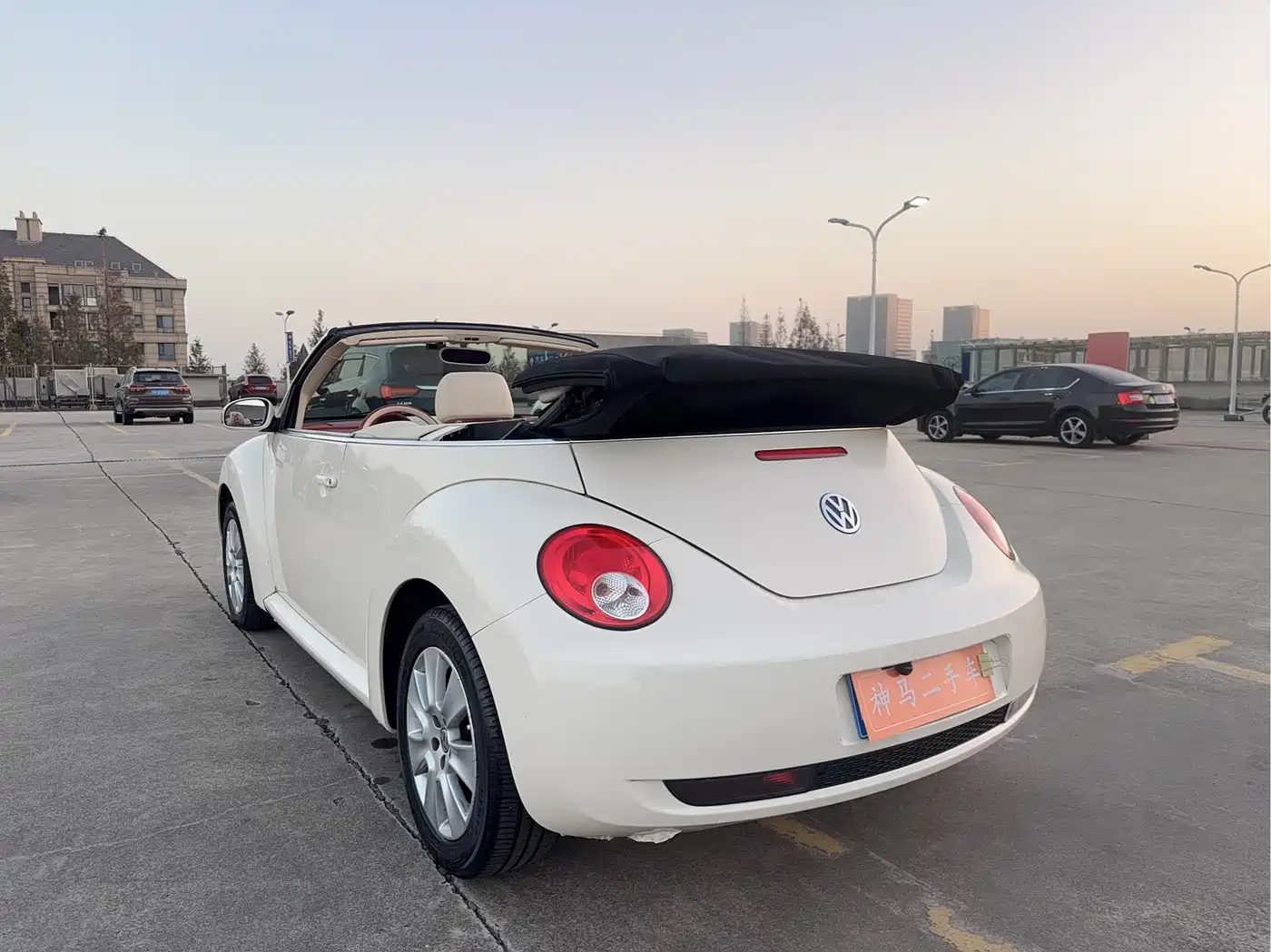 Volkswagen Beetle 2009 2.0 AT Top Convertible фото 10