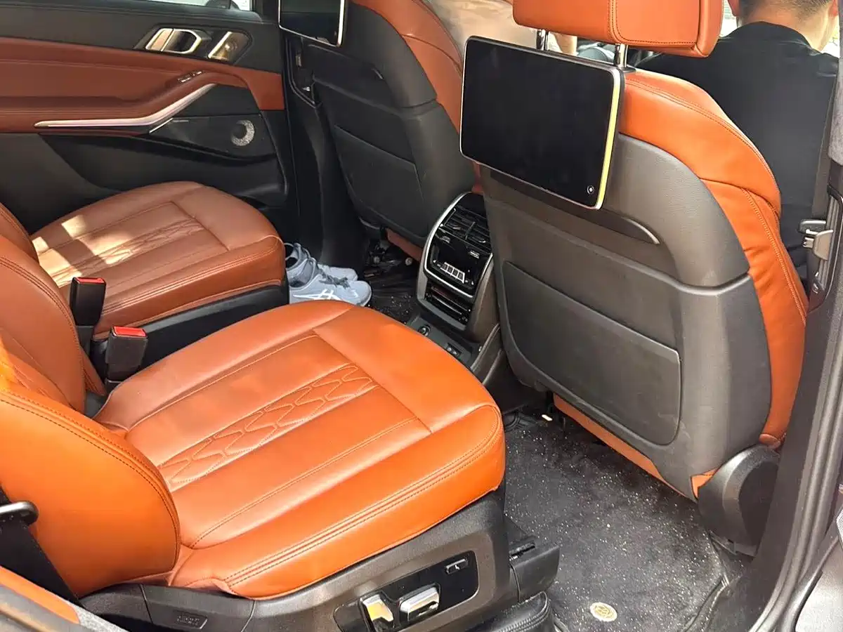 Фото 8 - BMW X7