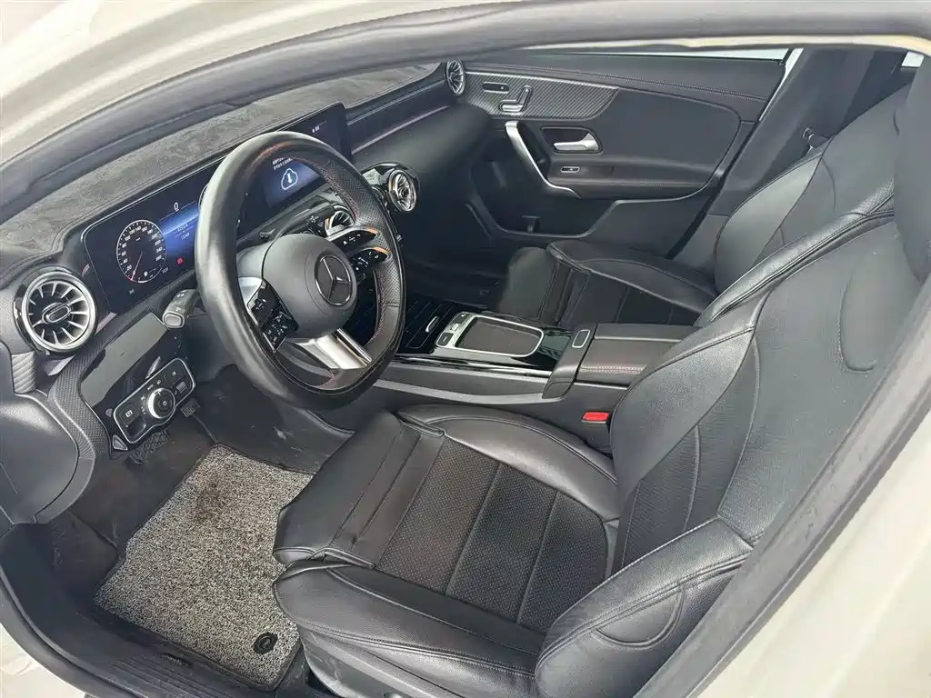Mercedes-Benz A-Class 2025 A 200 L Fashion Edition фото 4