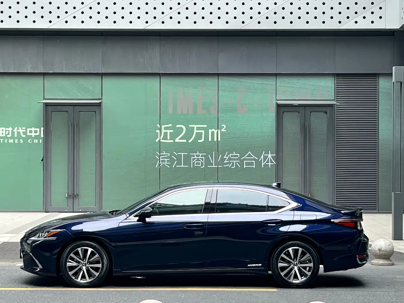 Lexus ES 2018 300h Excellence Edition China V фото 9