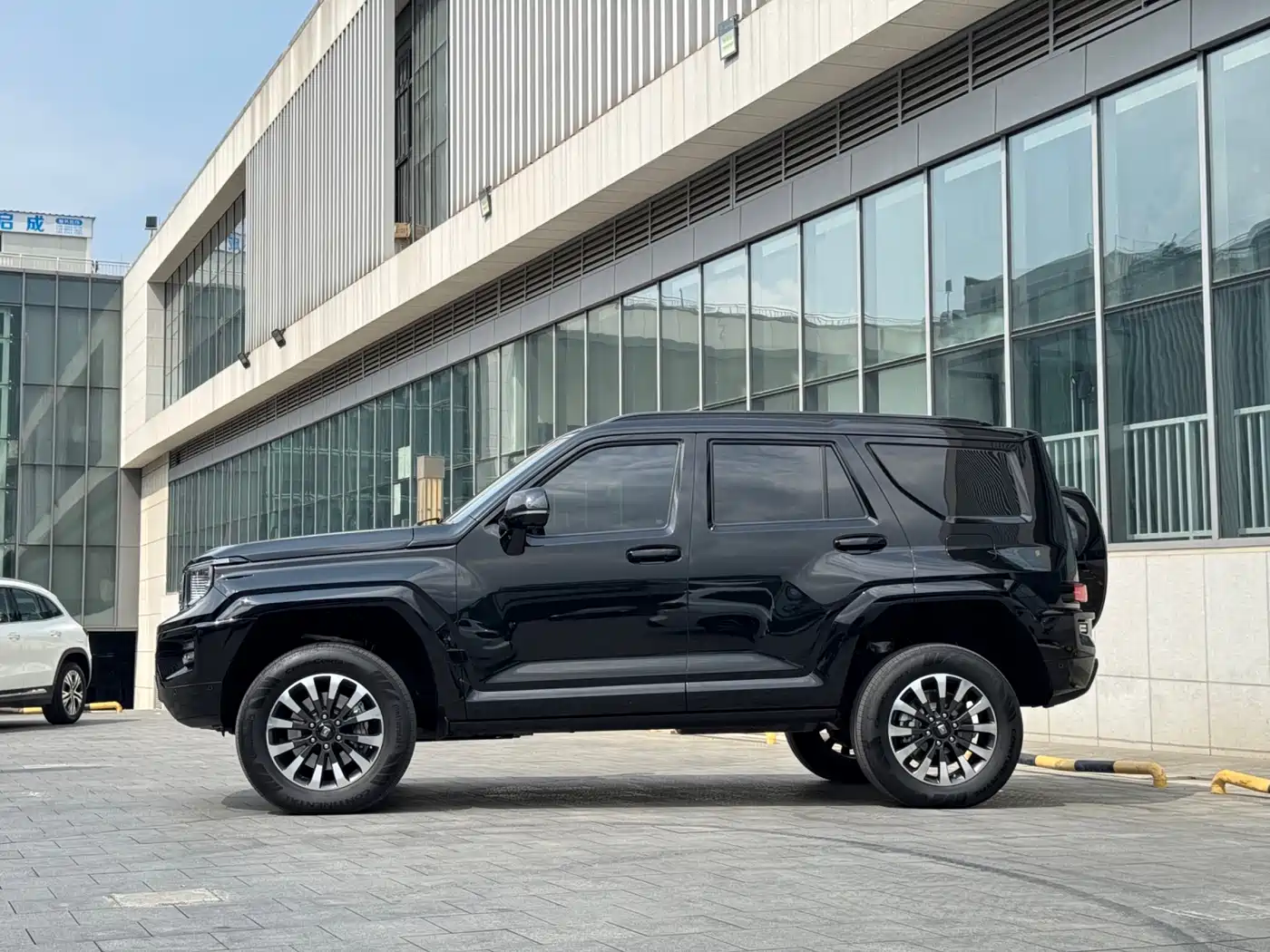 TANK TANK 700 NEW ENERGY