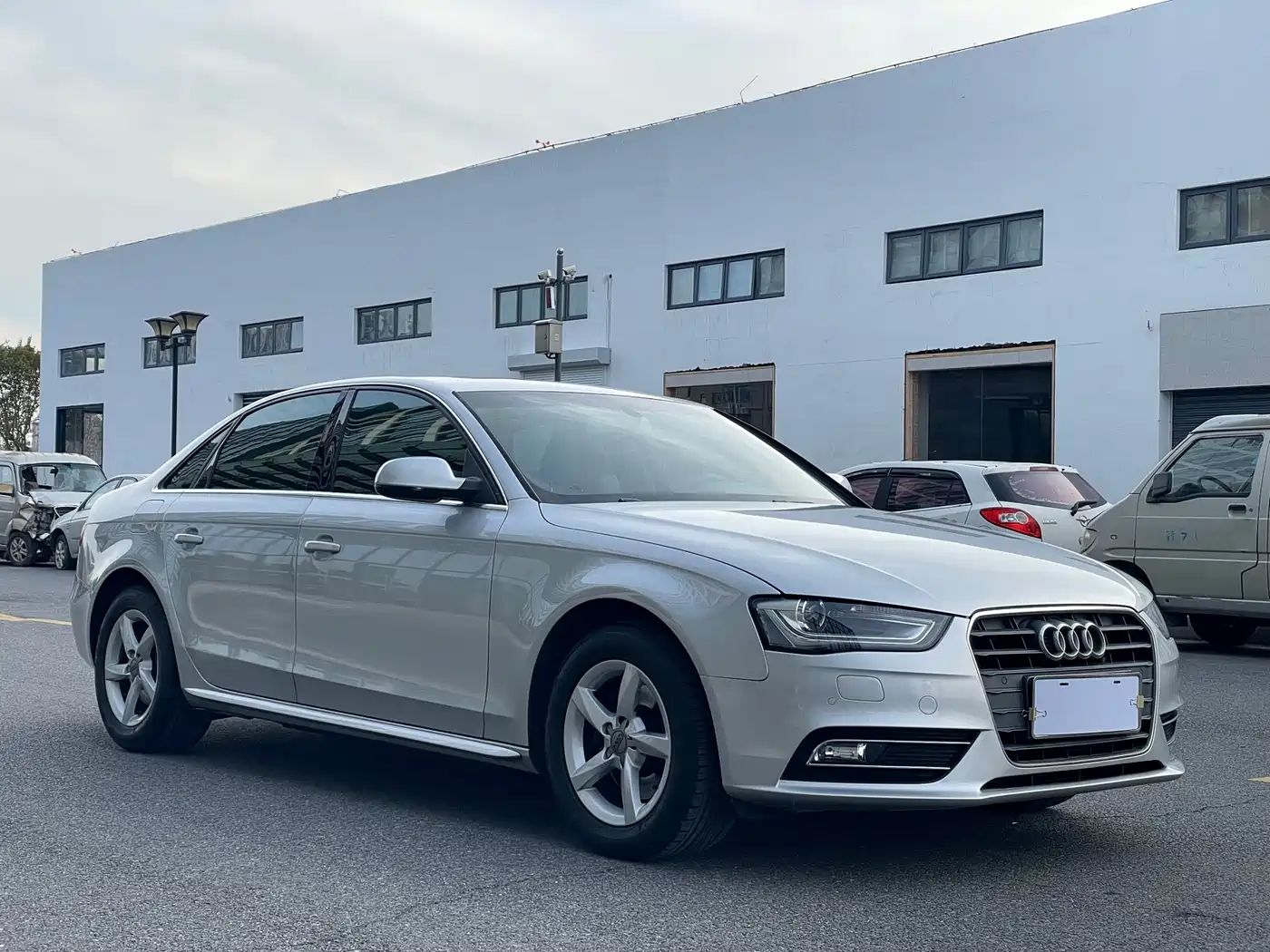 Audi A4L 2013 35 TFSI Automatic Comfort фото 3