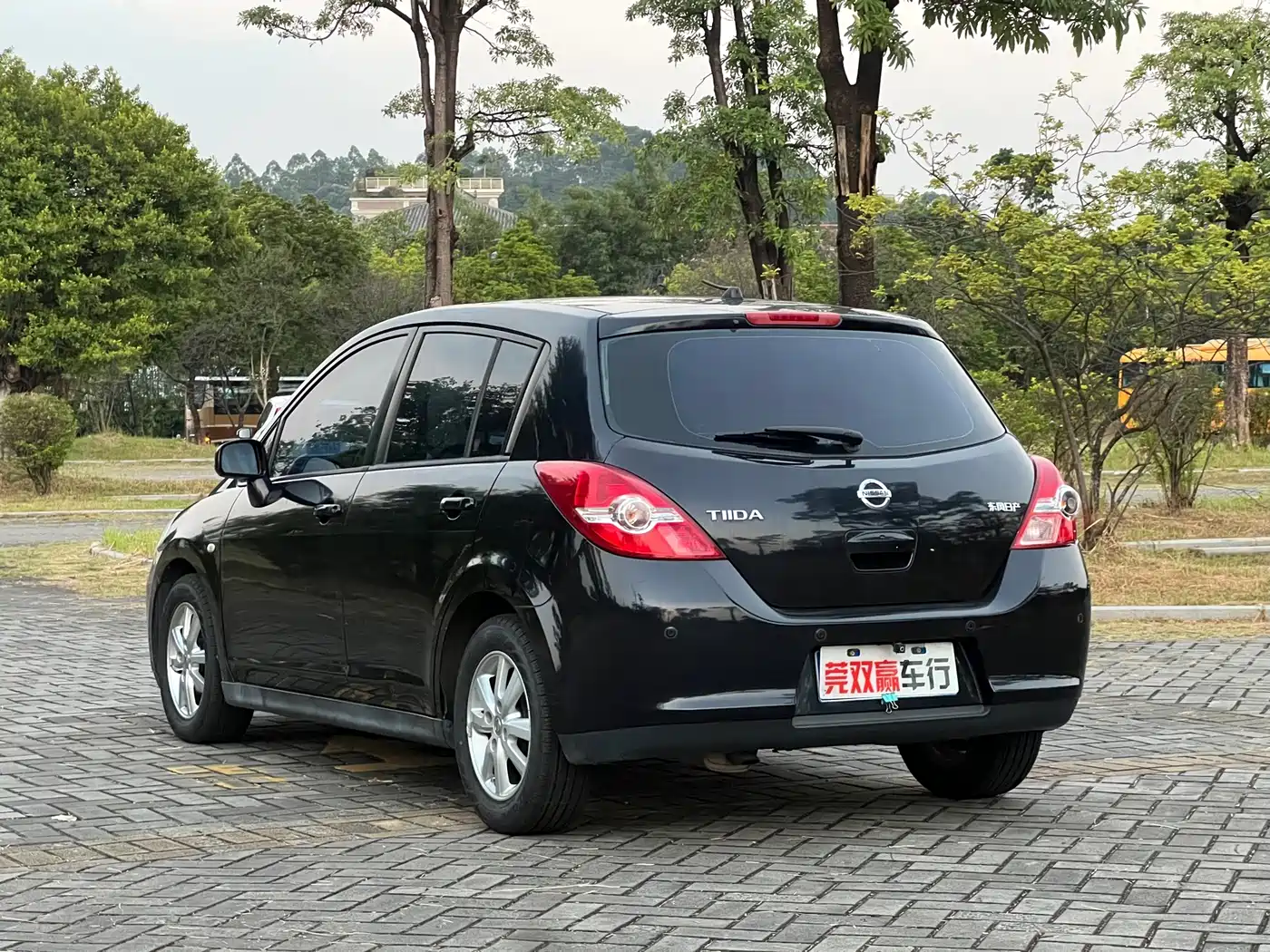 Nissan Tiida 2010 2011 1.6L CVT Luxury