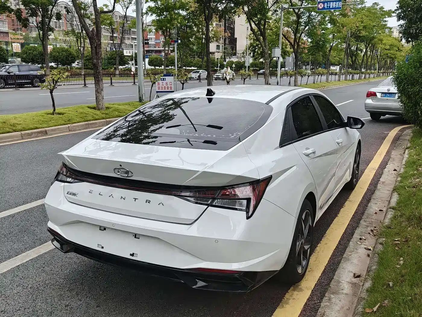 Hyundai Elantra 2022 1.5L CVT GLS Leading Edition фото 7