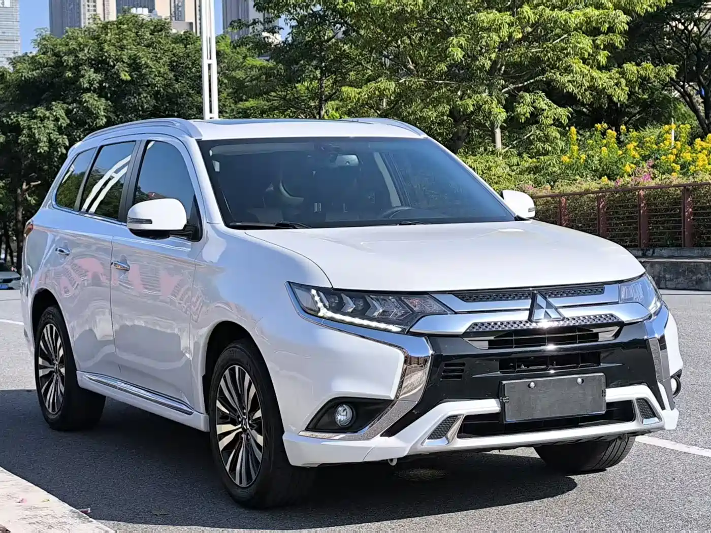 MITSUBISHI OUTLANDER