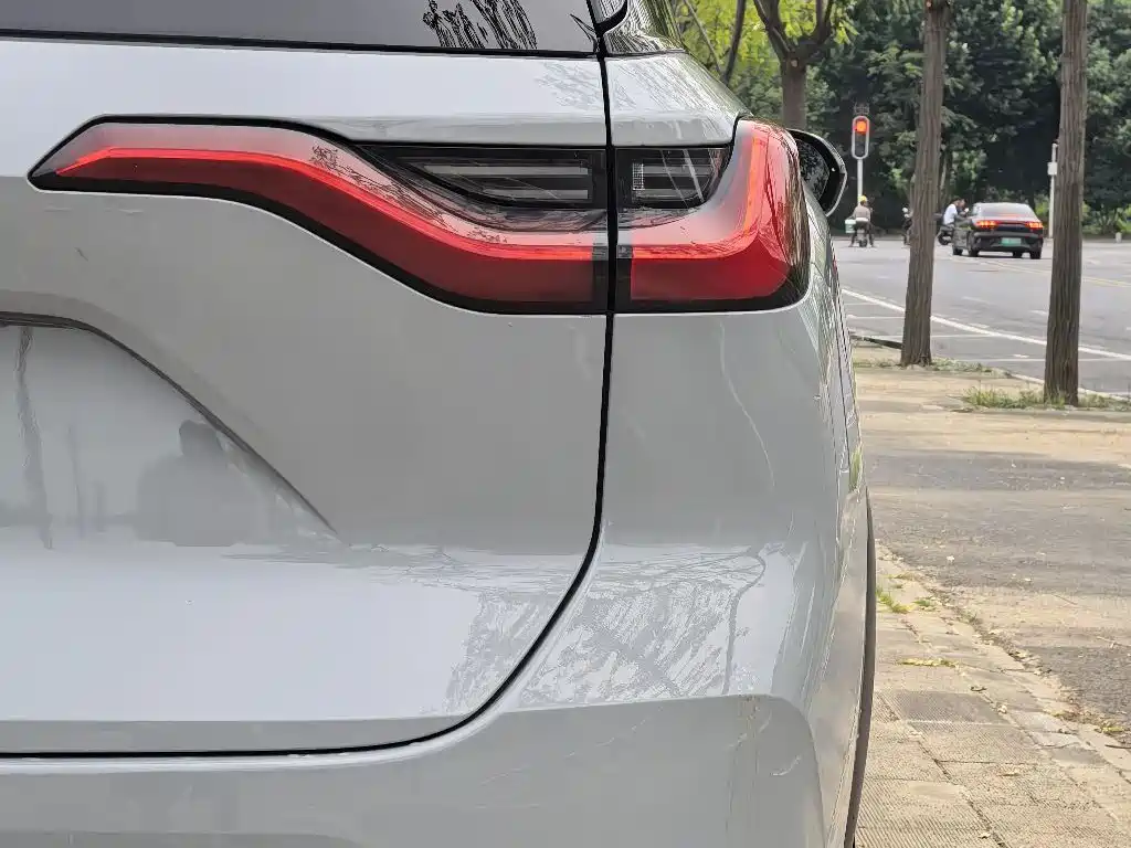Фото 6 - NIO ES8