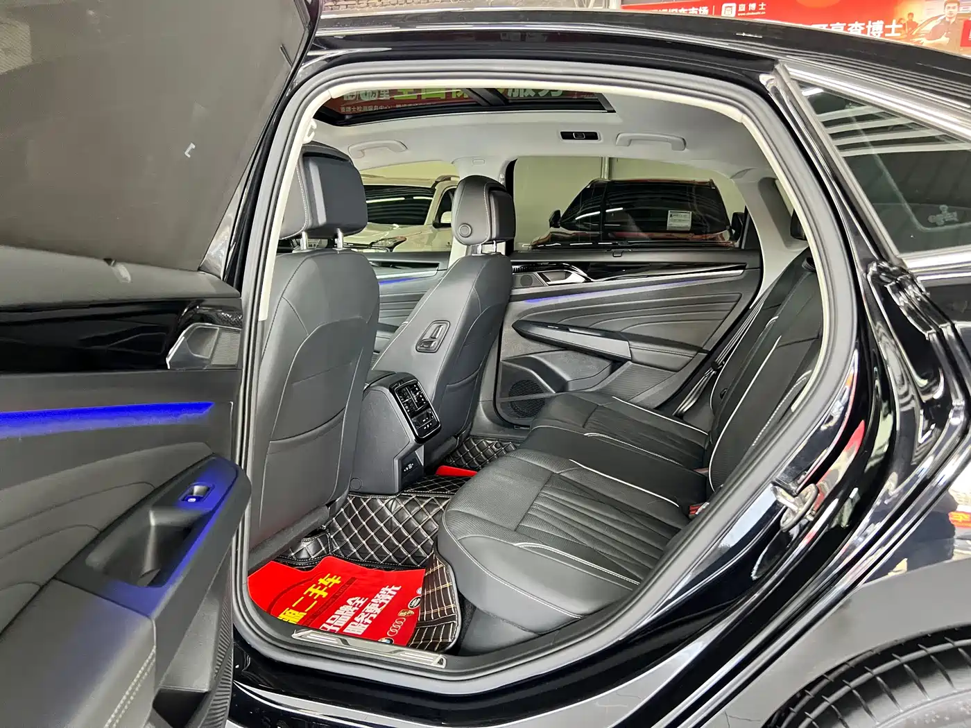 Volkswagen Passat 2022 330TSI Luxury Edition фото 8