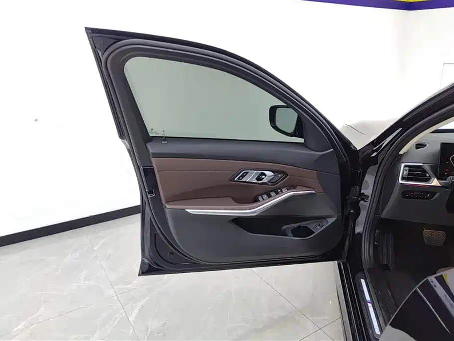 BMW 3 Series 2024 325Li M Sport Package фото 7