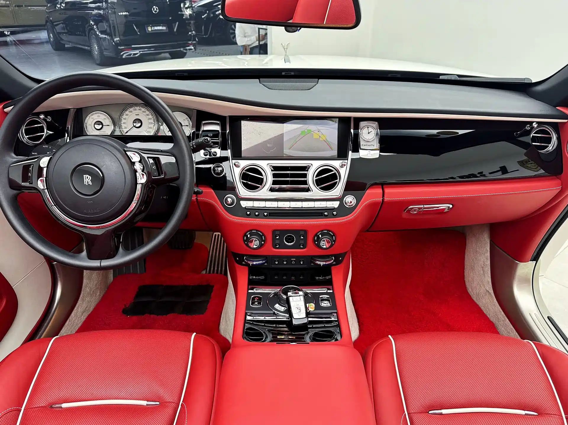 Фото 26 - Rolls-Royce Dawn