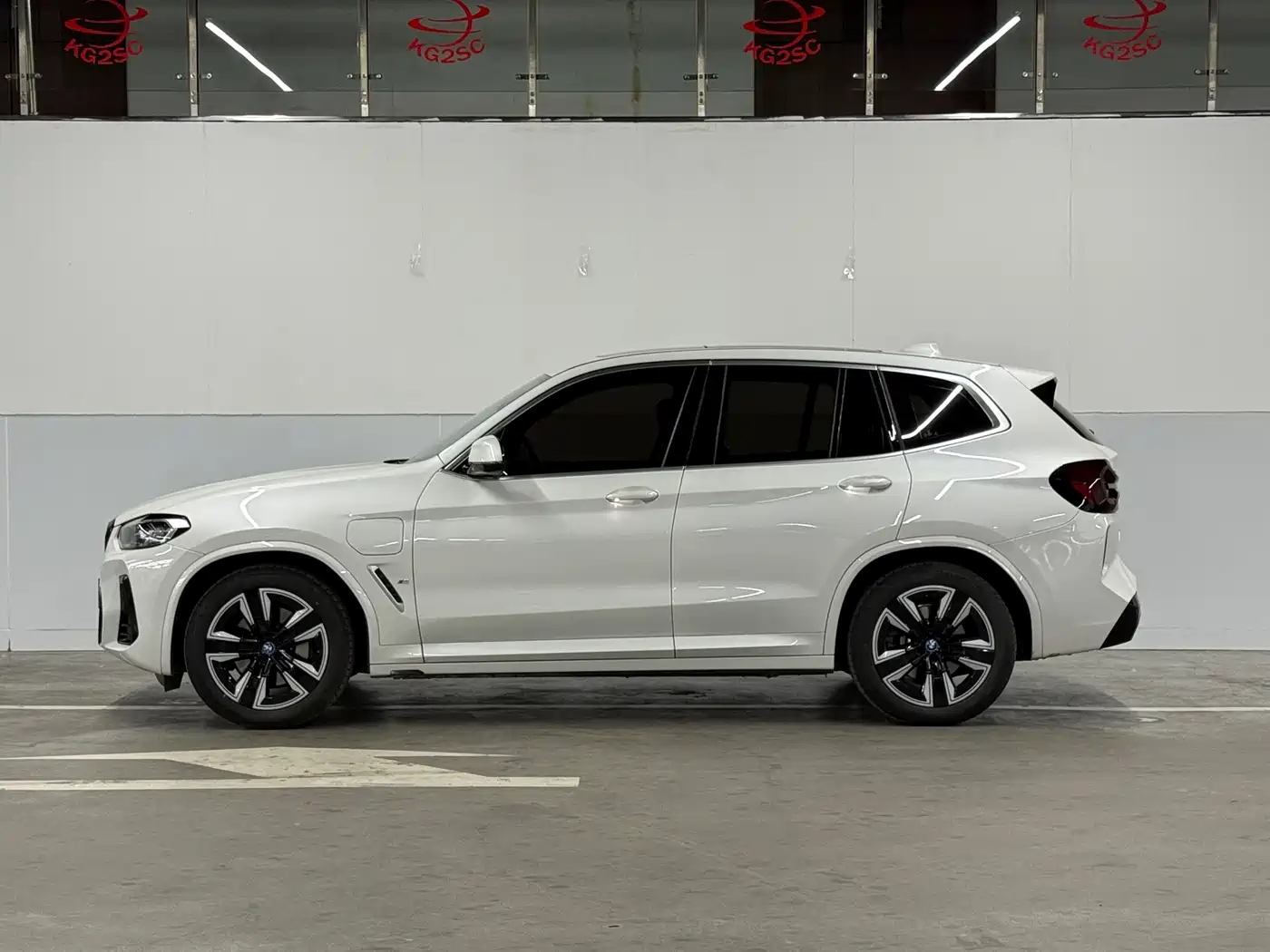 BMW iX3 2024 Leading Edition фото 4