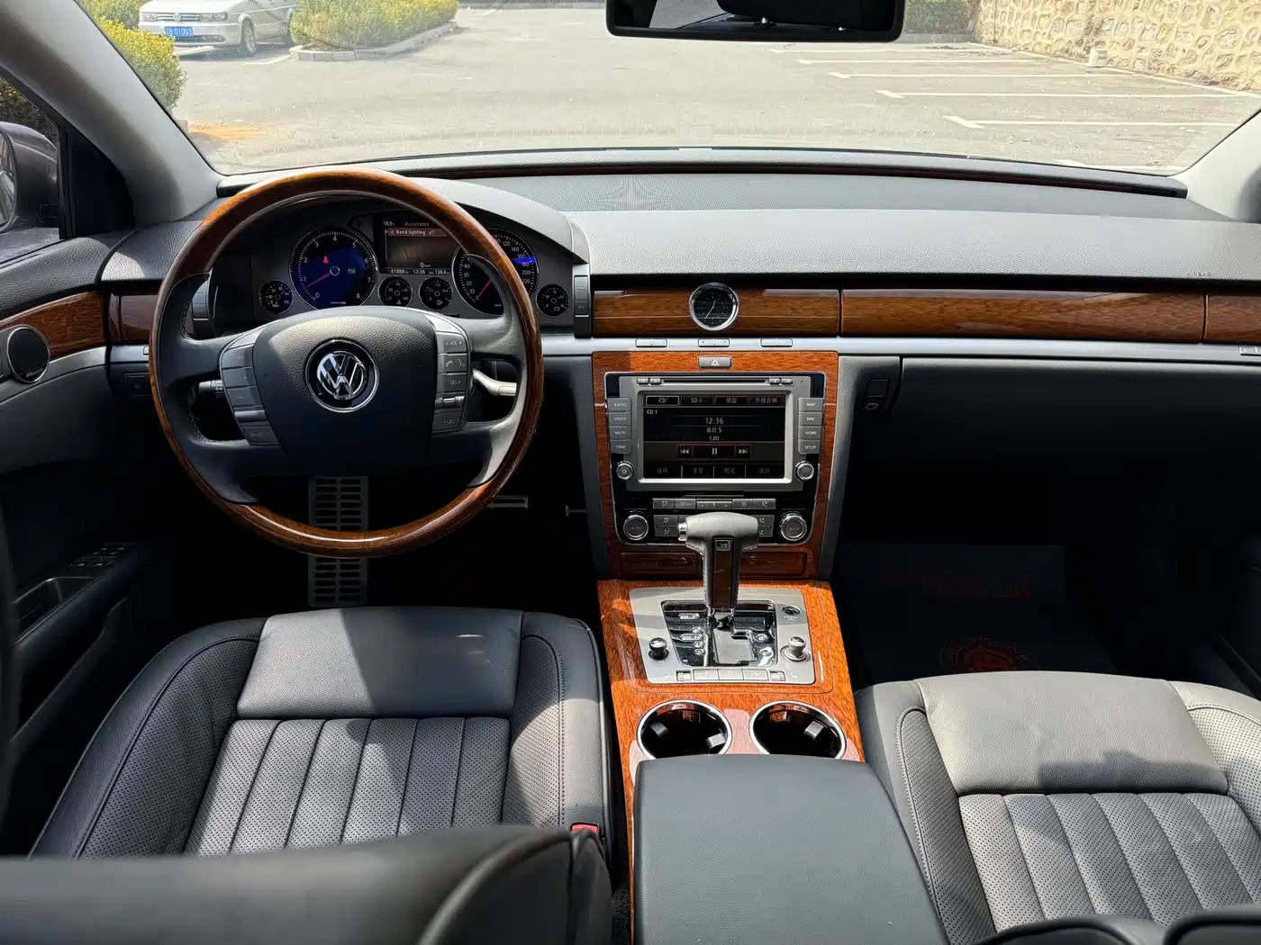 Volkswagen Phaeton 2011 3.6L V6 5-seat Extended Business Edition фото 4
