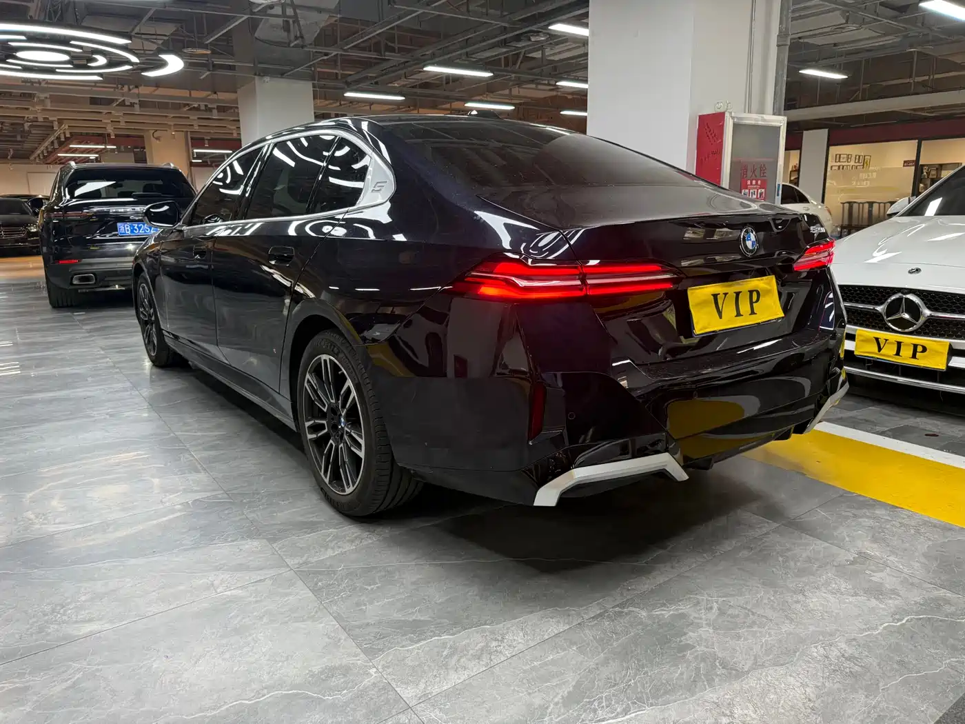 BMW 5 Series 2025 525Li M Sport Package фото 14