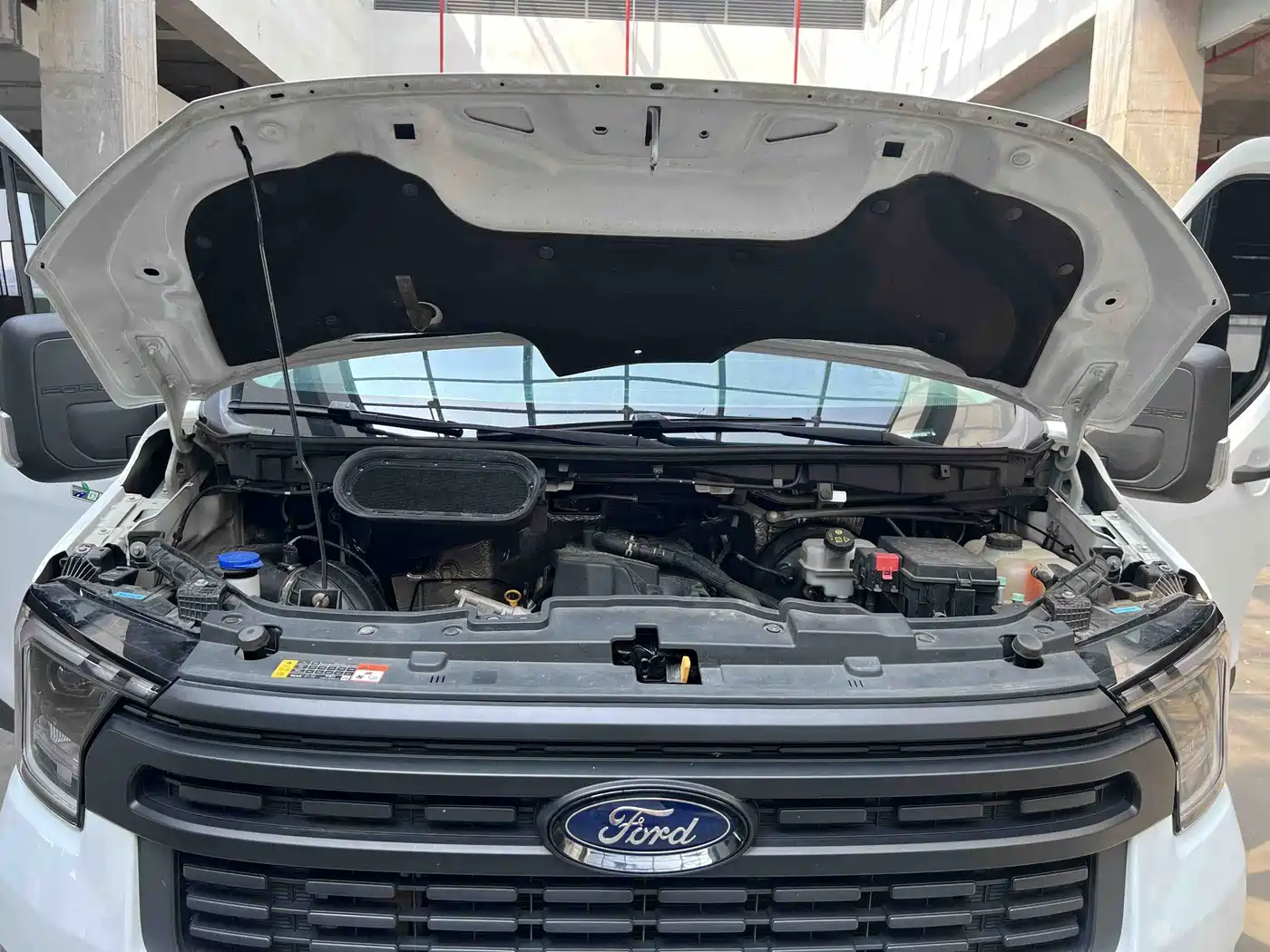 Ford Transit T8 2024 2024 T8 2.3T Diesel Manual Short Wheelbase Medium Roof 6-Seat Multi-Purpose Version 3/3