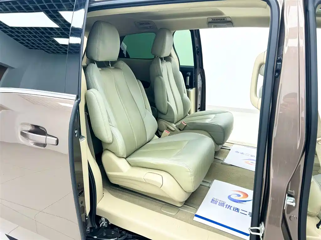 Buick GL8 2014 2.4L CT Luxury Business Comfort фото 14