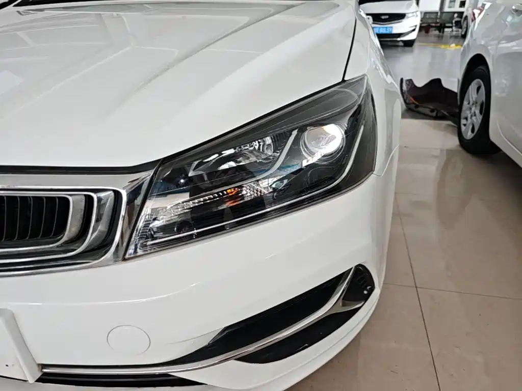 Фото 24 - Geely Emgrand