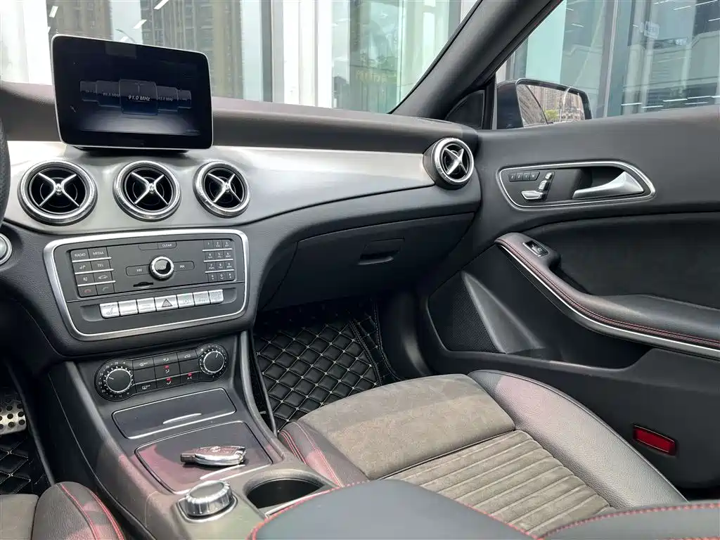 Mercedes-Benz CLA (Import) 2018 CLA 220 4MATIC фото 23