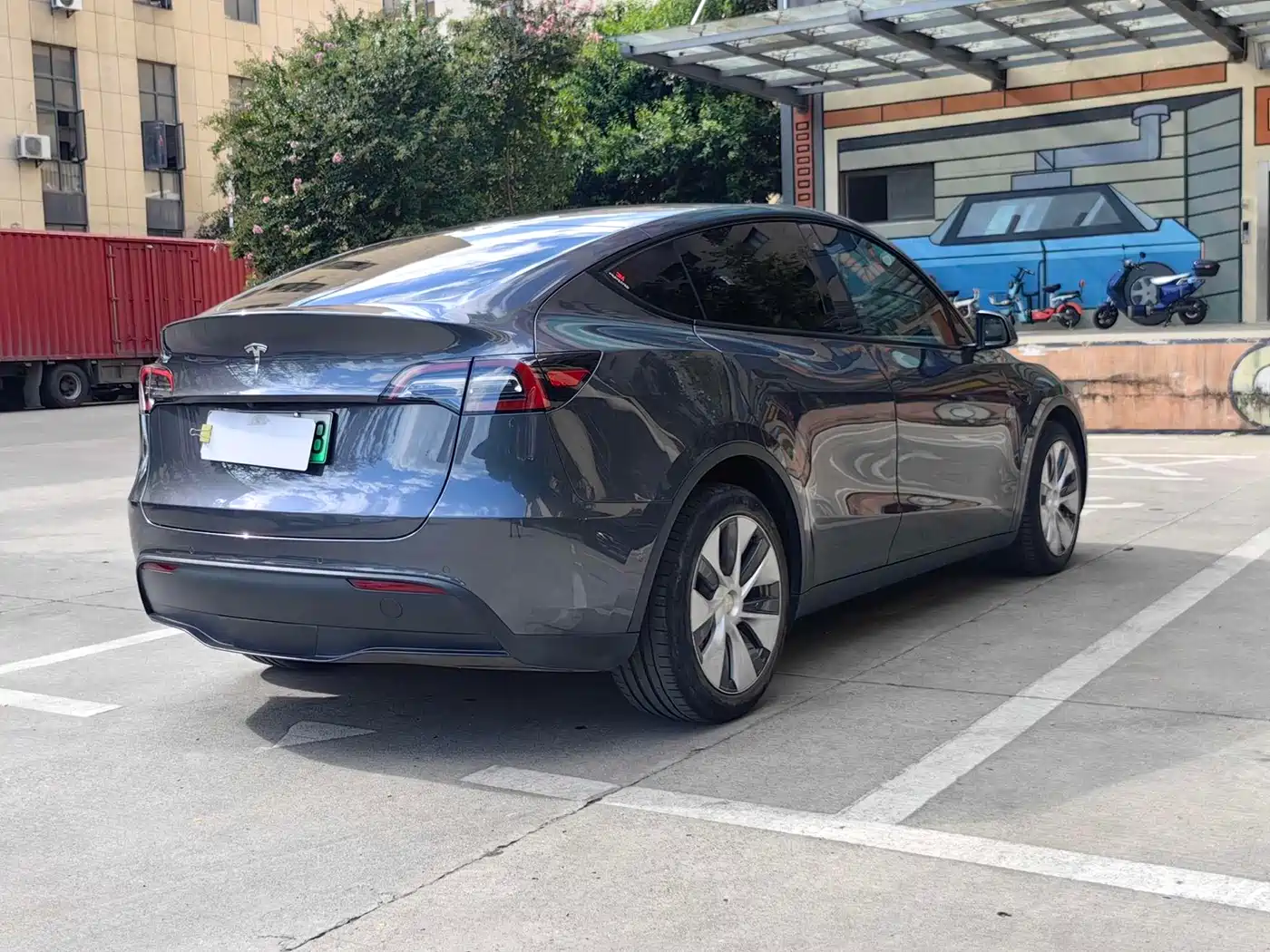 TESLA MODEL Y