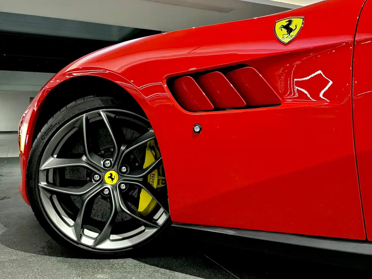 Ferrari GTC4Lusso 2017 3.9T V8 фото 8