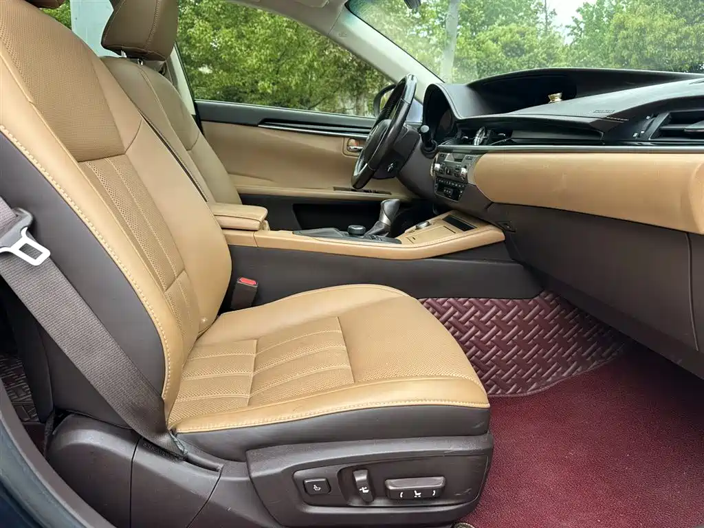 Lexus ES 2015 200 Elite Edition фото 13