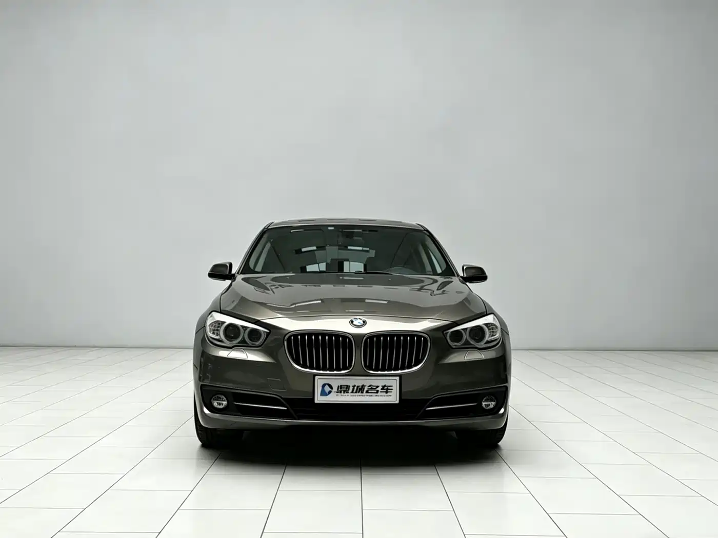 BMW 5 Series GT 2014 528i Leading фото 2