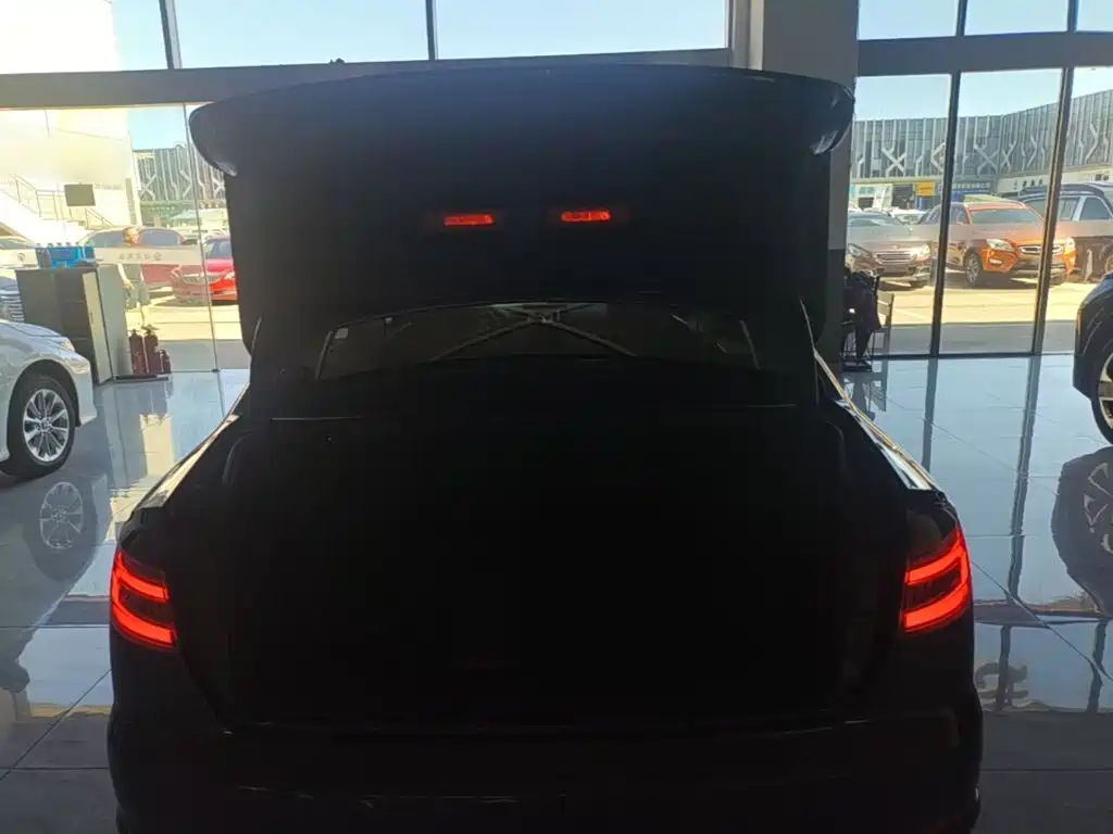 Photo 19 - Audi A4L